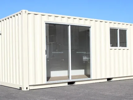 Hochsicherer Industriecontainer aus verstärktem Stahl im Außeneinsatz