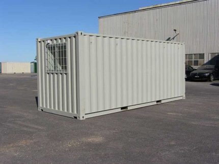 Mobiler Umkleidecontainer aus Seecontainer mit Spinden