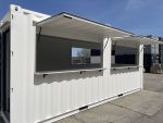 Container Bar 20 Fuß mit drei Verkaufsöffnungen im Eventeinsatz