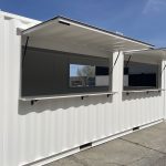 Container Bar 20 Fuß mit drei Verkaufsöffnungen im Eventeinsatz