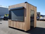Professionell umgebaute Containerküche aus Seecontainer für Gastronomie