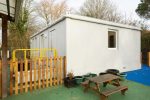 Modulares Gebäude mit 6 Einheiten aus upgecyceltem Container – Euro-Module Transpack – Bild 4