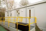 Modulares Gebäude mit 6 Einheiten aus upgecyceltem Container – Euro-Module Transpack – Bild 3
