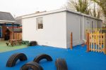 Modulares Gebäude mit 6 Einheiten aus upgecyceltem Container – Euro-Module Transpack – Bild 2